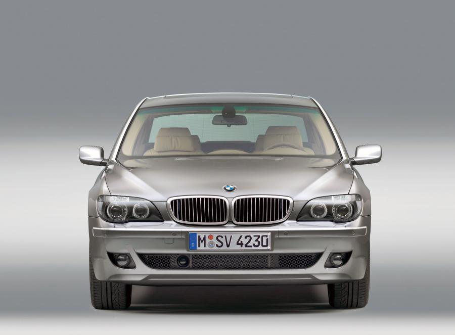  BMW 750Li (E66) 2005 года  (WW) (фото 33 из 41)
